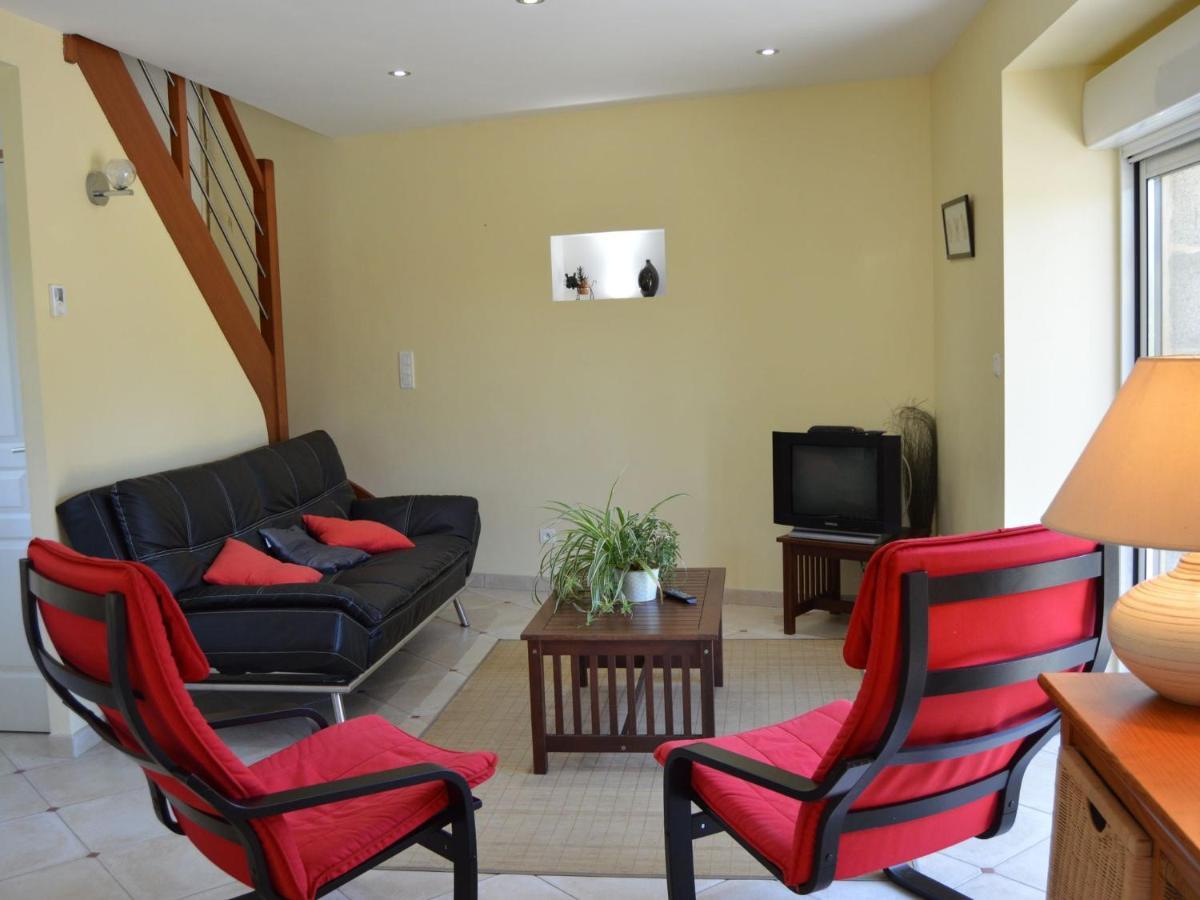 Cosy Chalet With Private Garden In Normandy Isigny-le-Buat Zewnętrze zdjęcie