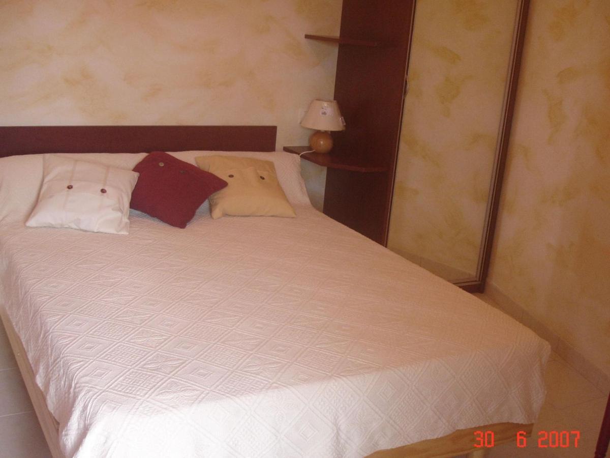 Cosy Chalet With Private Garden In Normandy Isigny-le-Buat Zewnętrze zdjęcie