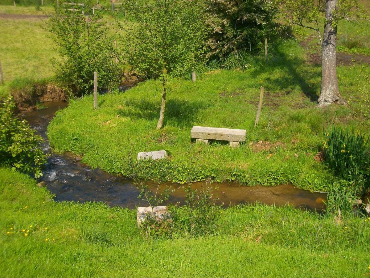 Cosy Chalet With Private Garden In Normandy Isigny-le-Buat Zewnętrze zdjęcie