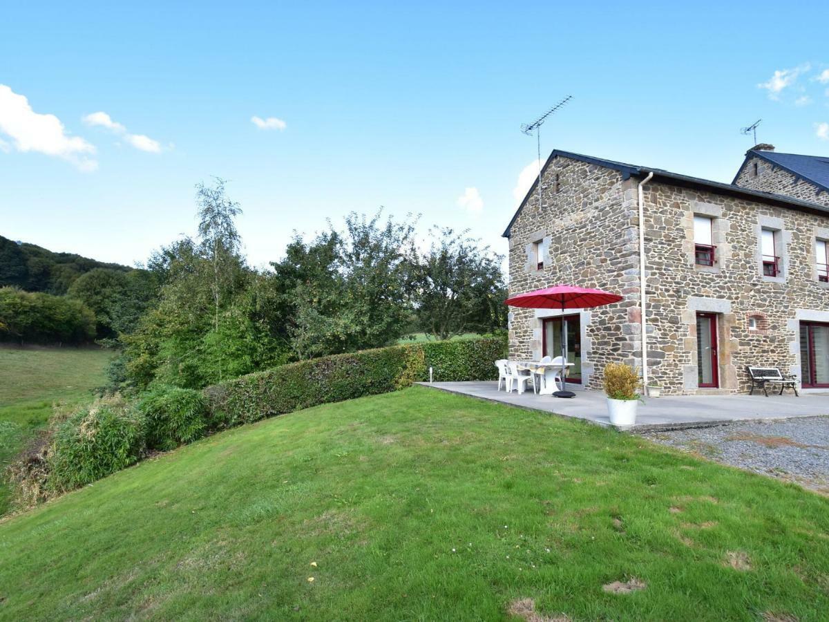 Cosy Chalet With Private Garden In Normandy Isigny-le-Buat Zewnętrze zdjęcie
